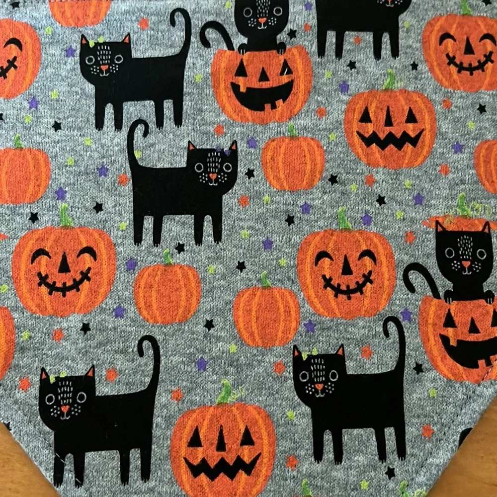 Halloween cats/ghosts bandana bib